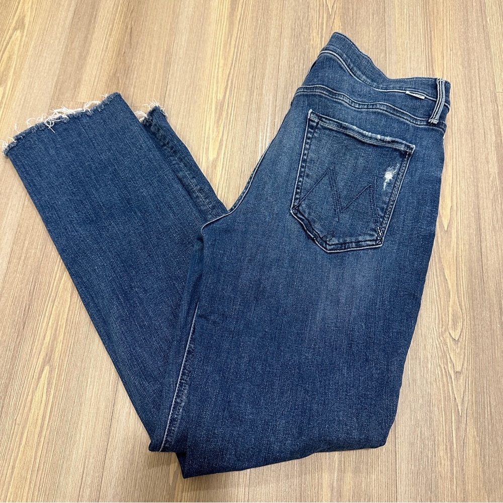 Mother “Mid Rise Dazzler Ankle Fray” in Weekend Warrior wash